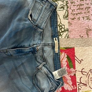 Women’s Levi’s size 18W Capris